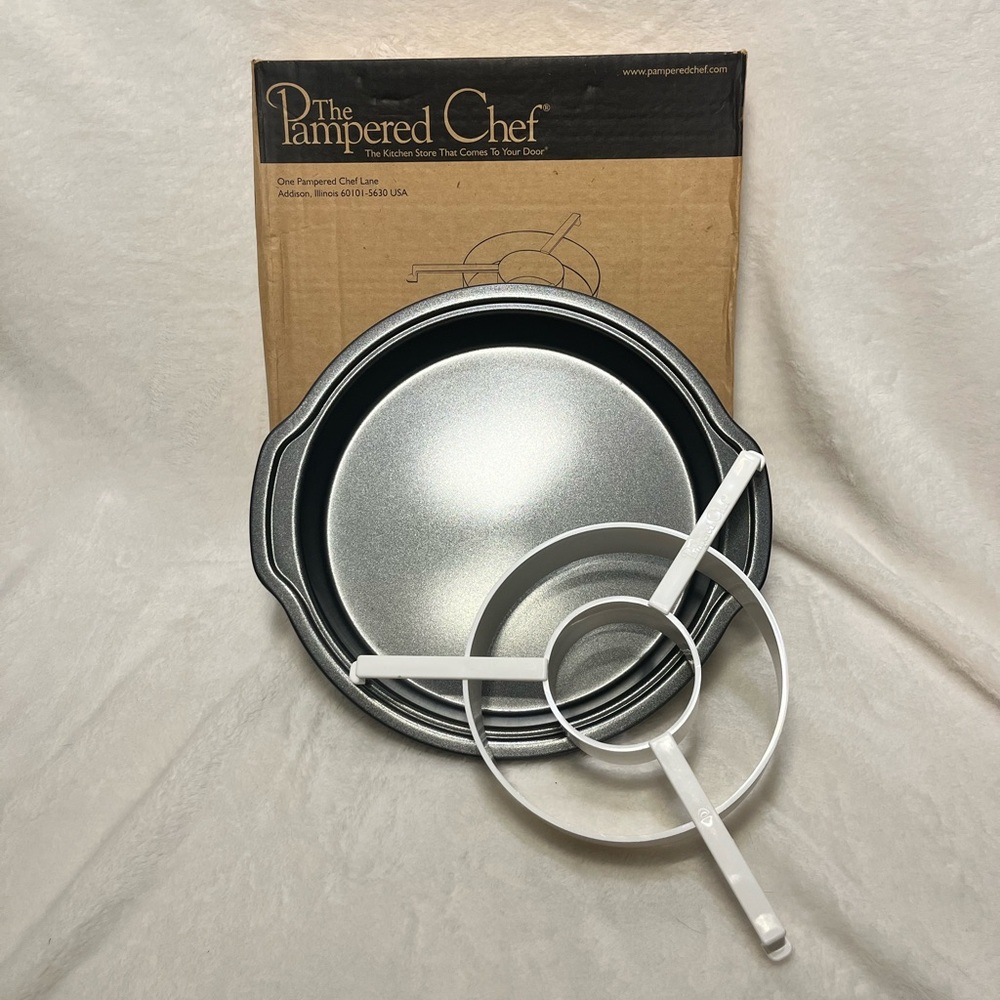 Pampered Chef Cake Pan w/ Checkerboard Insert